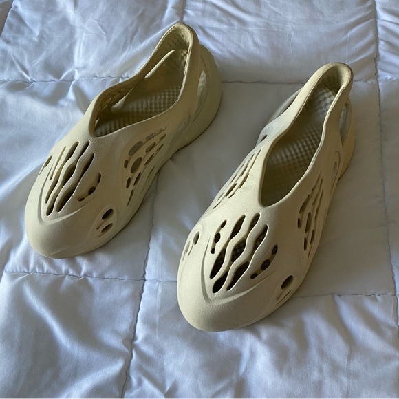 Yeezy Foam Runners “Sand” Sneaker - Picture 3 of 7